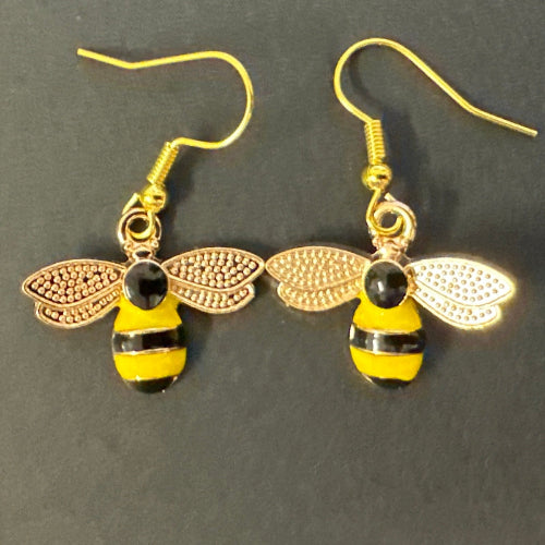 Bee-shaped earrings with gold wings 